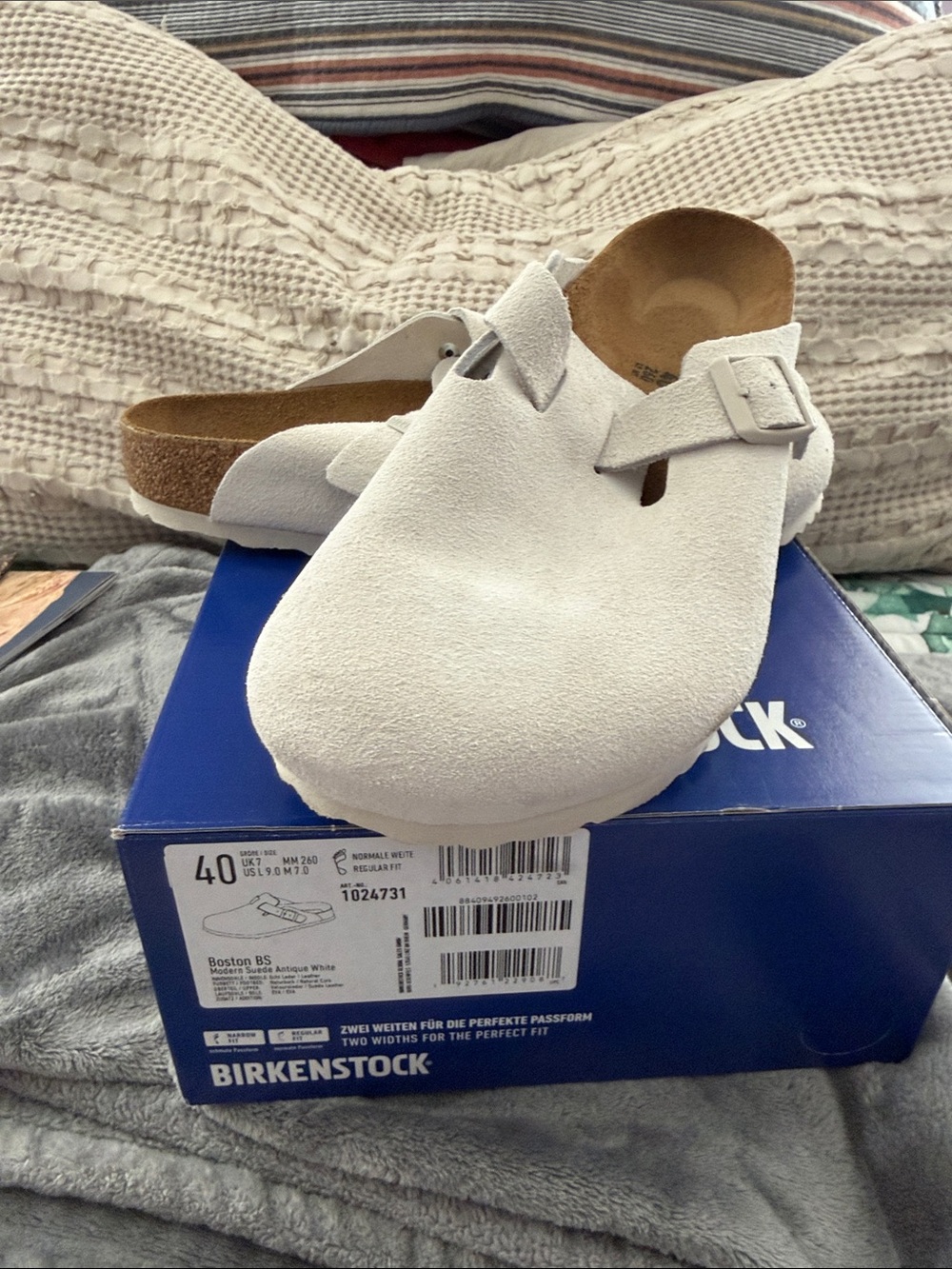 Birkenstock Boston Clogs in Off-White Suede
